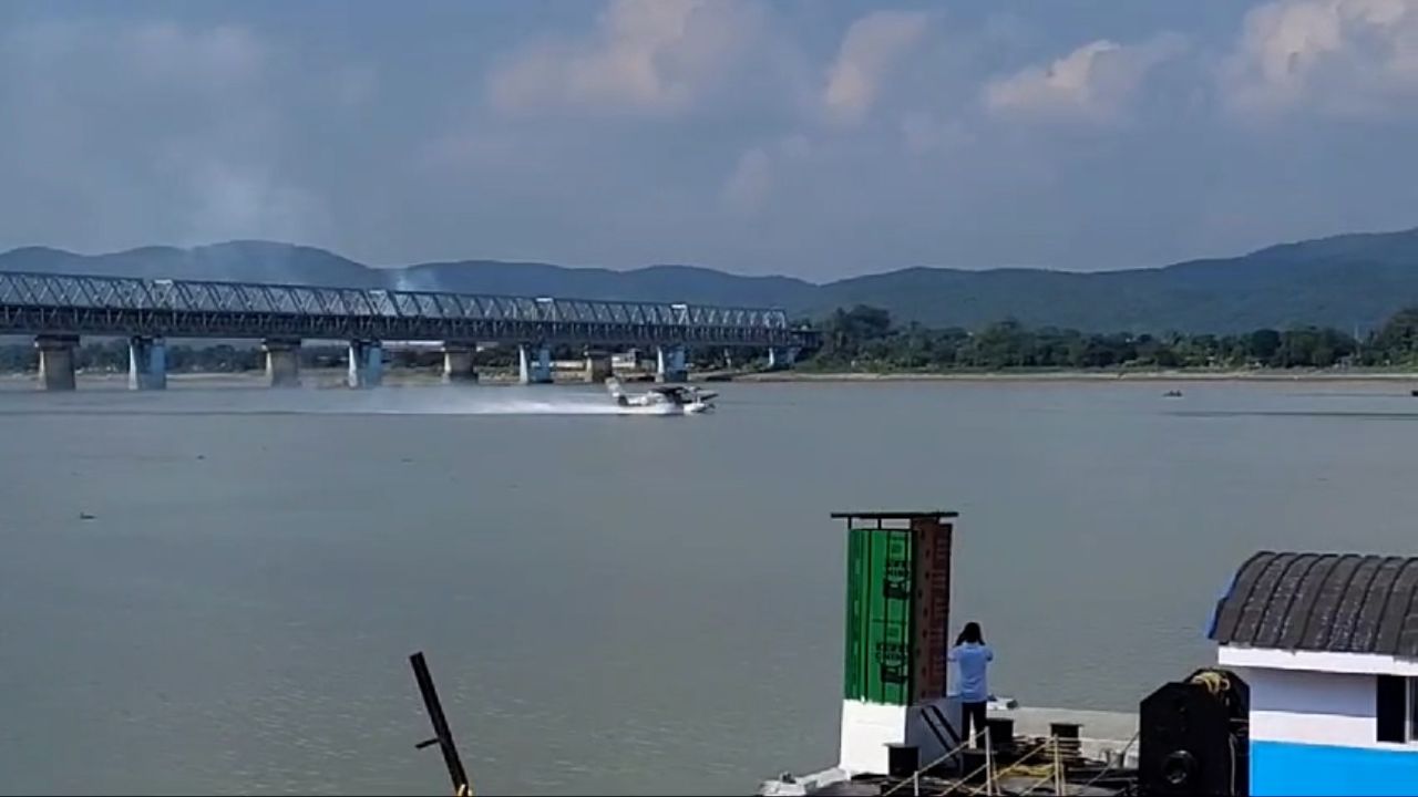 'सी - प्लेन' ची यशस्वी चाचणी