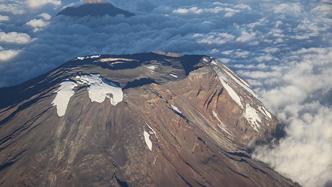 किलीमांजारो शिखरावर यशस्वी चढाई